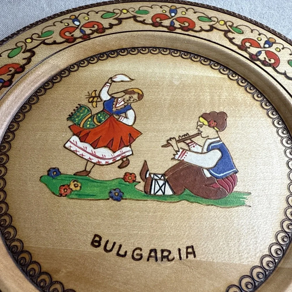 Vintage Wooden Hand carved\Painted Decor Plate Wall Hanging Folk BULGARIA‎